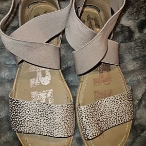 Sorel Women’s Sandals in Blush with Metallic Textured Toe Strap